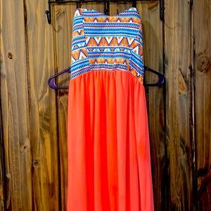 Strapless flowing dress shirt size medium